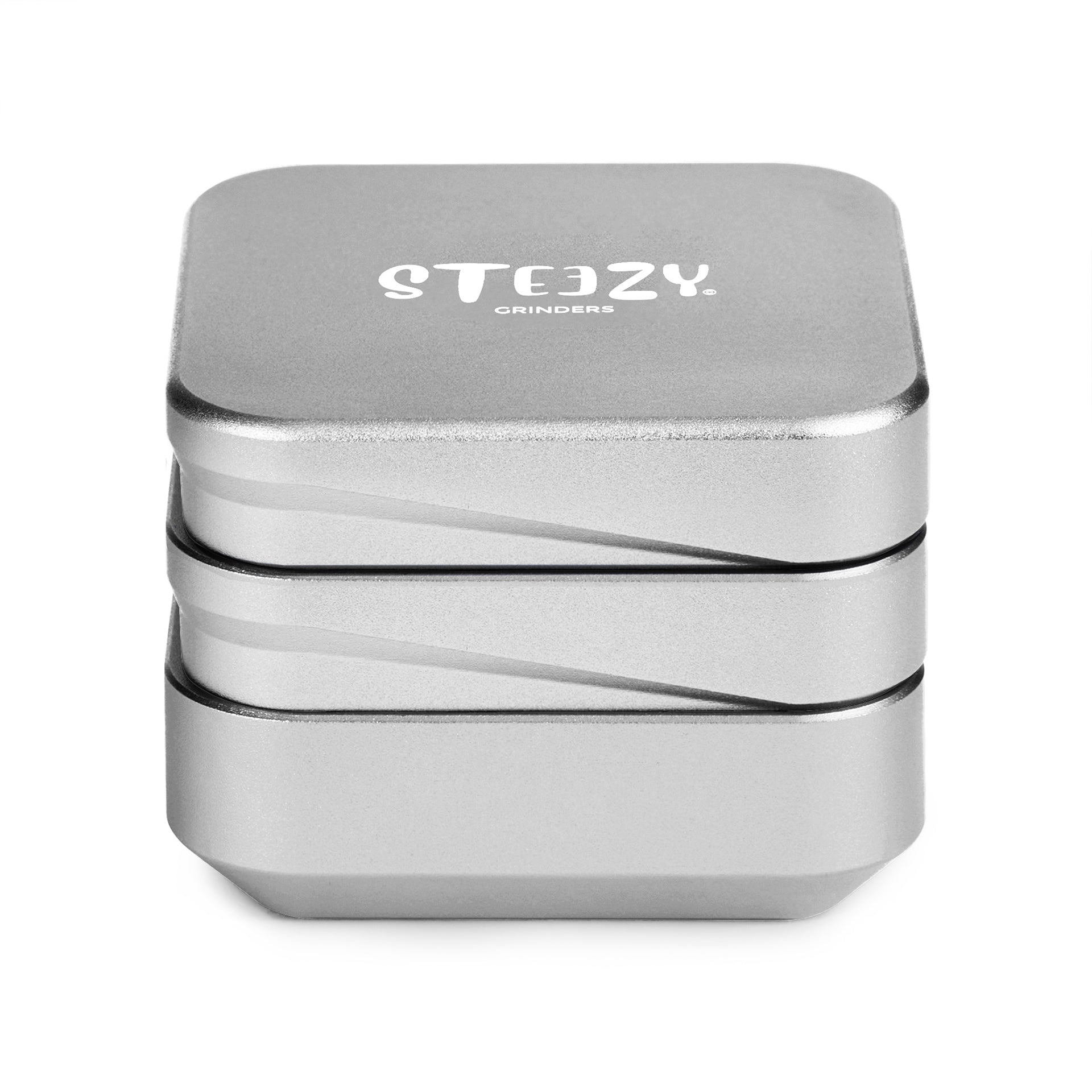 STEEZY® STEEZY® 4+1 | High Class Grinder | 63mm | 4-teiliger Grinder | quadratisch | CNC-gefräste Aluminiumlegierung | Neodym Magnetverschluss | Inklusive Pinsel & Klopfband "Cool Silver" – Individueller Grinder kaufen | Alternative zu NV Grinder