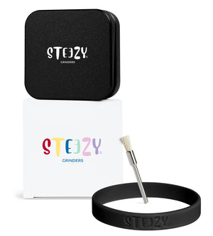 STEEZY® STEEZY® Classic | High Class Grinder | 63mm | 2-teiliger Grinder | quadratisch | CNC-gefräste Aluminiumlegierung | Neodym Magnetverschluss | Inklusive Pinsel & Klopfband "Black Beauty" – Individueller Grinder kaufen | Alternative zu NV Grinder