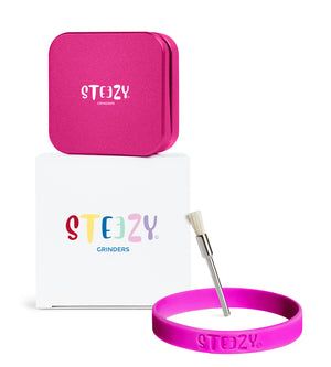 STEEZY® Pocket | High Class Grinder | 55mm | 2-piece Grinder | Square | CNC-machined aluminum alloy | Neodymium magnetic closure | Includes brush & tapping band "Pink Bubblegum"